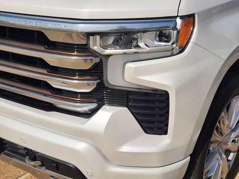 Used 2022 Chevrolet Silverado 1500 High Country w/ High Country Premium Package AWD/4WD image 8