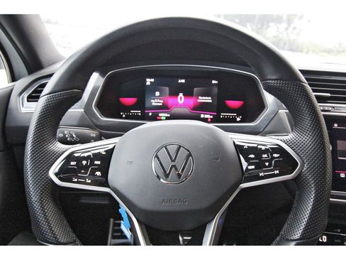 Used 2022 Volkswagen Tiguan SE R-Line FWD image 15