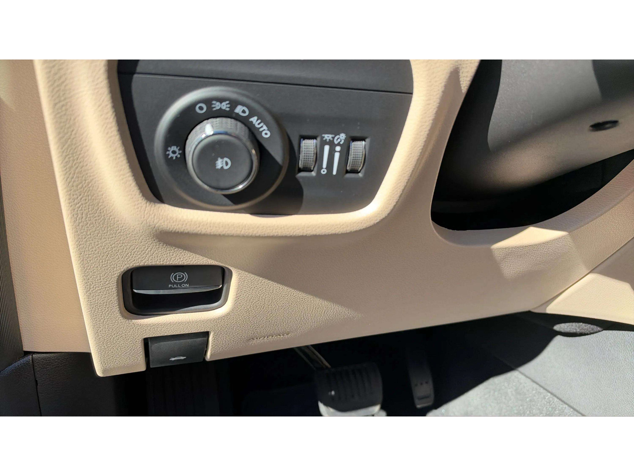 Used 2025 Jeep Grand Cherokee Limited w/ Luxury Tech Group II AWD/4WD image 19