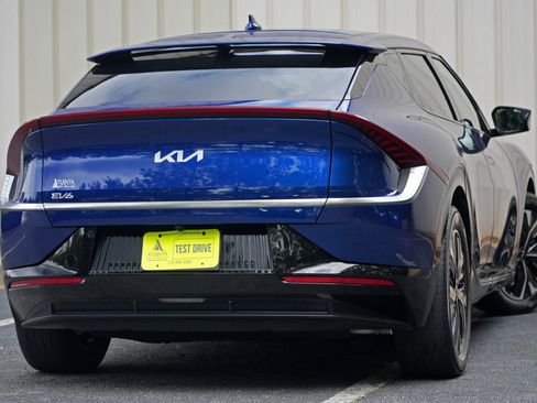 Used 2022 Kia EV6 Wind RWD image 4