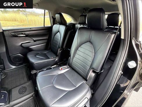 Used 2021 Toyota Highlander XLE image 21