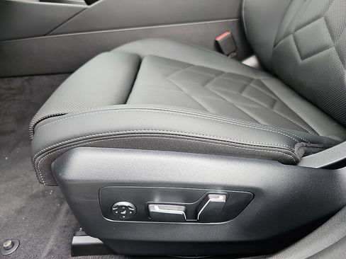 New 2026 BMW 530i w/ Convenience Package RWD image 29