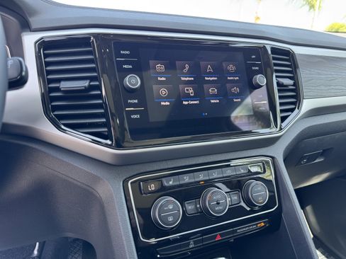 Used 2023 Volkswagen Atlas SE w/ Panoramic Sunroof Package FWD image 23