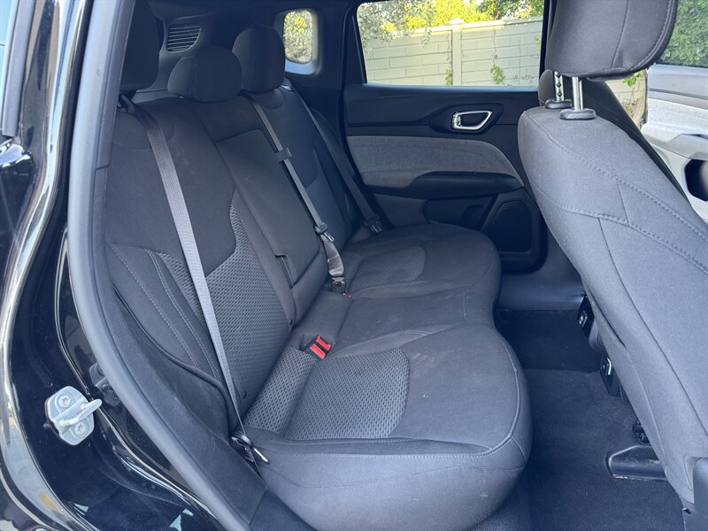 Used 2025 Jeep Compass Sport AWD/4WD image 17
