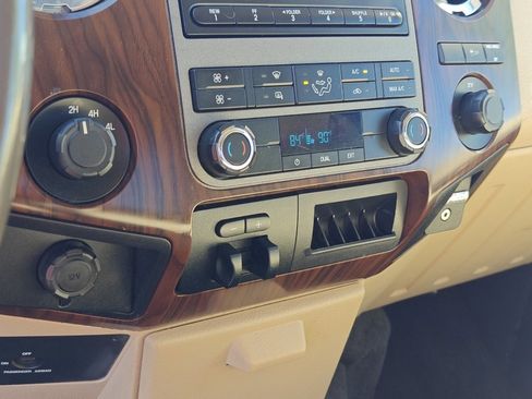 Used 2011 Ford F250 Lariat image 18