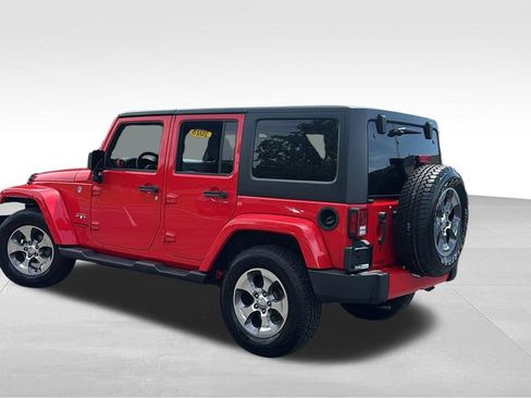Used 2018 Jeep Wrangler Unlimited Sahara w/ Connectivity Group AWD/4WD image 5