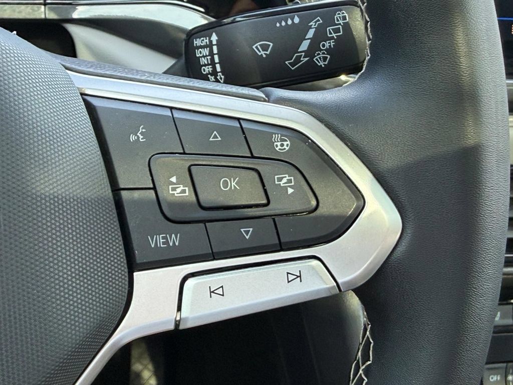 Certified 2023 Volkswagen Taos SEL AWD/4WD image 17