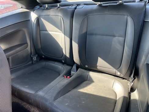 Used 2019 Volkswagen Beetle 2.0T SE image 18