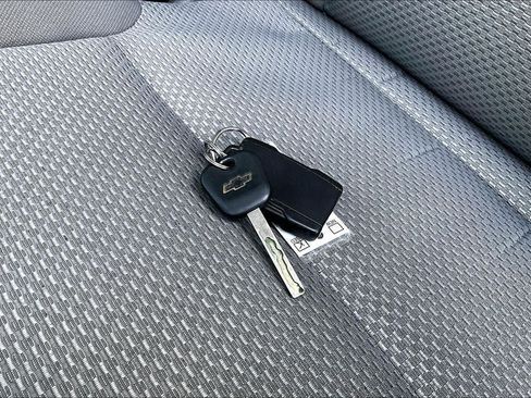 Used 2018 Chevrolet Silverado 1500 LT w/ LT Eassist Package AWD/4WD image 11