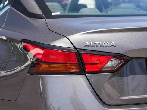 Used 2024 Nissan Altima 2.5 SV FWD image 9