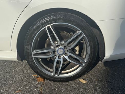 Used 2017 Mercedes-Benz E 300 4MATIC image 38