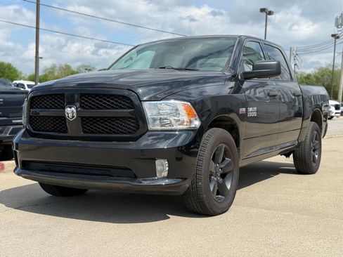 Used 2018 RAM 1500 Express w/ Express Value Package AWD/4WD image 2