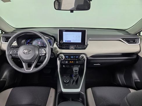 Used 2025 Toyota RAV4 XLE AWD/4WD image 30