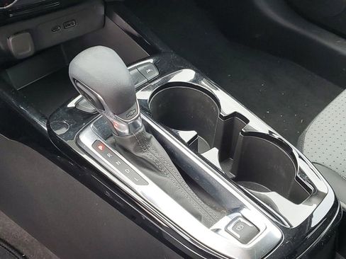 Used 2025 Chevrolet Trax LT w/ LT Convenience Package image 25