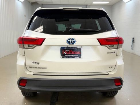 Used 2019 Toyota Highlander LE w/ Protection Package #3 AWD/4WD image 7