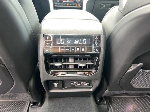Used 2025 Jeep Grand Cherokee Summit w/ Obsidian Package AWD/4WD image 27