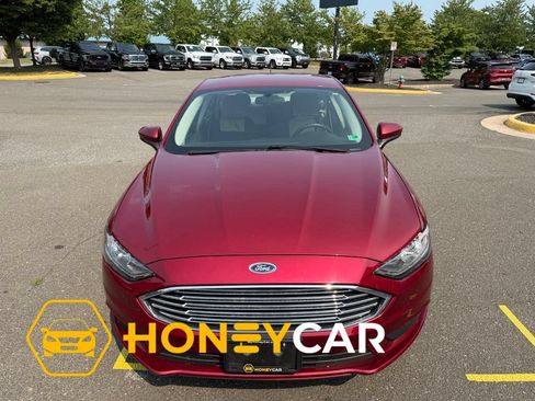 Used 2018 Ford Fusion SE FWD image 1