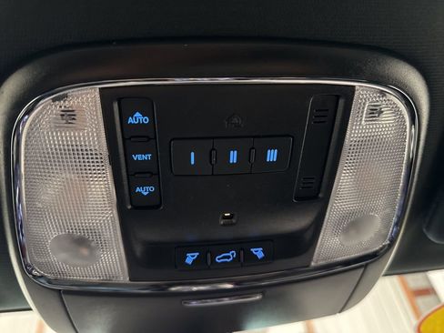 Used 2020 Jeep Grand Cherokee Limited AWD/4WD image 19