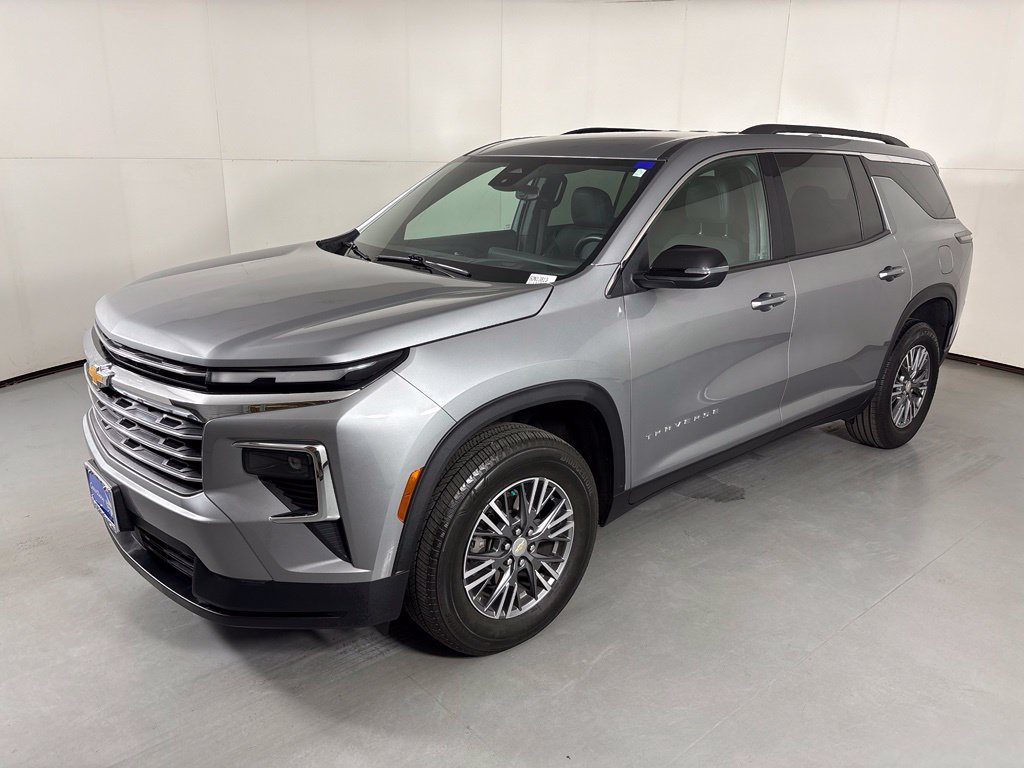 Used 2025 Chevrolet Traverse LT FWD image 4