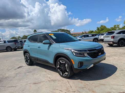 Certified 2025 Kia Seltos SX w/ SX Sunroof Package AWD/4WD image 2