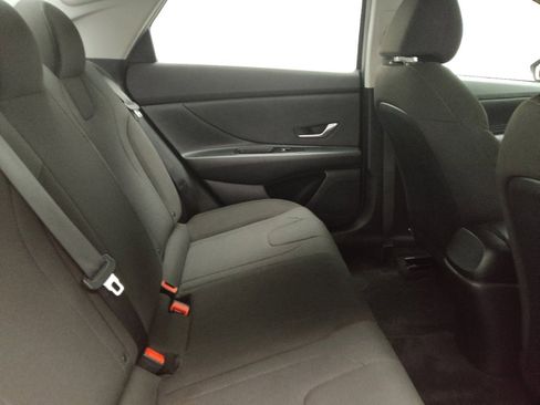 Used 2023 Hyundai Elantra SE image 19