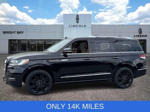 Used 2023 Lincoln Navigator Reserve w/ Monochromatic Package AWD/4WD image 3
