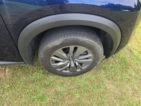 Used 2025 Nissan Pathfinder SV AWD/4WD image 10