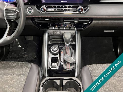 Used 2025 Chevrolet Colorado Z71 w/ Technology Package image 6