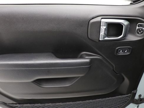 Used 2023 Jeep Wrangler Unlimited w/ Sun & Screen Package image 15