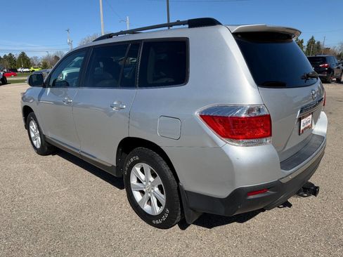 Used 2012 Toyota Highlander SE w/ Tow Pkg image 3