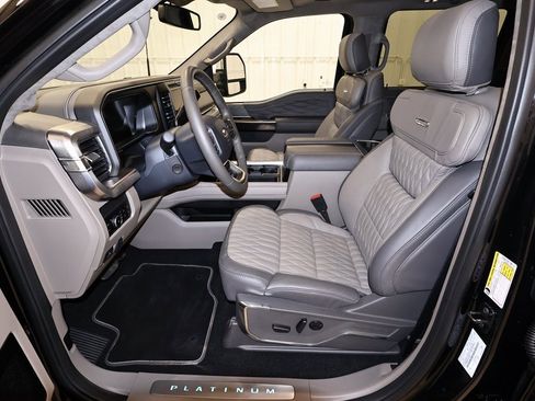 Certified 2026 Ford F350 Platinum w/ Platinum Plus Package image 13