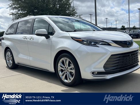 Used 2024 Toyota Sienna Platinum FWD image 1