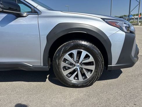 Used 2025 Subaru Outback Premium AWD/4WD image 14