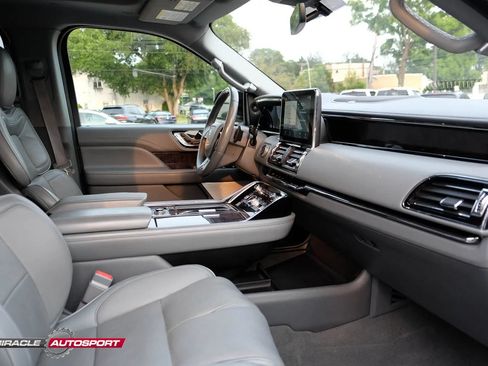 Used 2018 Lincoln Navigator Reserve w/ Technology Package AWD/4WD image 36