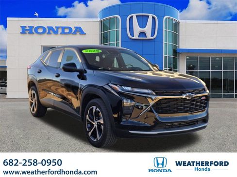 Used 2025 Chevrolet Trax RS w/ Driver Confidence Package image 1