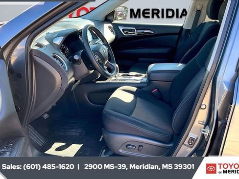 Used 2020 Nissan Pathfinder SV w/ Cargo Package image 11