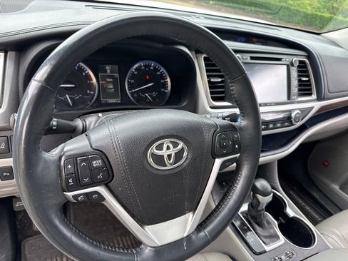 Used 2016 Toyota Highlander Limited Platinum AWD/4WD image 10