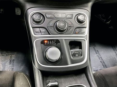 Used 2015 Chrysler 200 Limited image 14