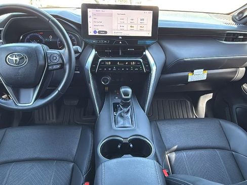 Used 2024 Toyota Venza Limited image 16