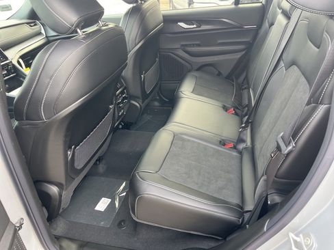 New 2025 Jeep Grand Cherokee Altitude image 16