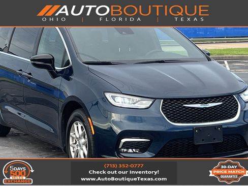 Used 2025 Chrysler Pacifica Select FWD image 1