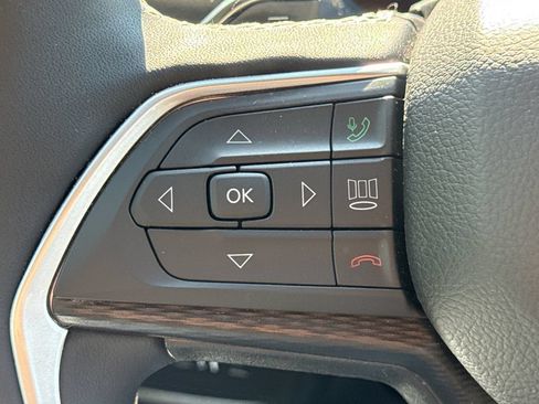 Used 2025 Jeep Grand Cherokee L Altitude AWD/4WD image 30