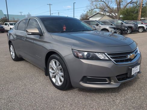 Used 2017 Chevrolet Impala LT FWD image 4