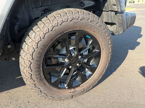 Used 2023 Jeep Wrangler Unlimited Sahara w/ Cold Weather Group AWD/4WD image 32