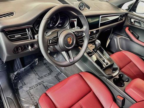 Used 2026 Porsche Macan AWD/4WD image 4