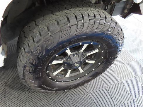 Used 2019 Toyota Tacoma SR5 RWD image 9