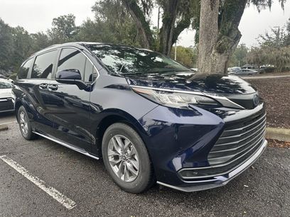 Certified 2023 Toyota Sienna LE w/ LE Plus Package