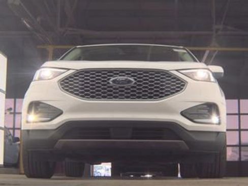 Used 2023 Ford Edge SEL w/ Convenience Package image 3