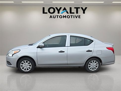 Used 2019 Nissan Versa S Plus image 2