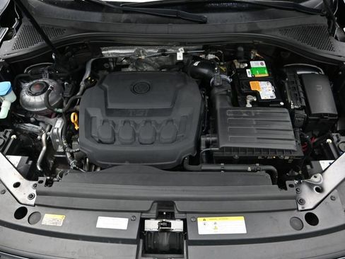 Used 2022 Volkswagen Tiguan SE R-Line FWD image 16